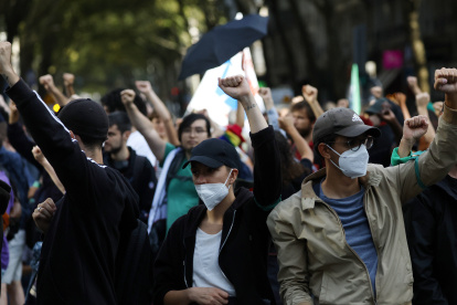 Lyon (France), 23/09/2023.- People attend a demonstration against police violence in Lyon, France, 23 September 2023. French political party "La France Insoumise" and unions called for a national day of protest. (Protestas, Francia) EFE/EPA/GUILLAUME HORCAJUELO
