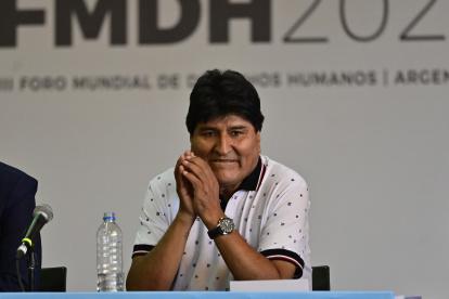 AME2207. BUENOS AIRES (ARGENTINA), 24/09/2023.- Fotografía de archivo fechada el 21 de marzo de 2023, del expresidente boliviano Evo Morales mientras participa en el III Foro Mundial de Derechos Humanos, en Buenos Aires (Argentina). Evo Morales, el primer presidente indígena de Bolivia que estuvo al mando del país por más de 13 años, busca recuperar el poder con su quinta candidatura a la Presidencia y así cumplir su anhelo de extender su "proceso de cambio" hasta 2025, año del bicentenario de la Independencia del país. EFE/Matias Martín Campaya /ARCHIVO