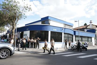 Equipado. Como parte de la inversión incluye camas, colchones y otros.