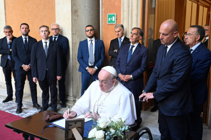 "No debemos olvidar esto: los abusos que han golpeado a la Iglesia no son más que un pálido reflejo de una triste realidad que abarca a toda la humanidad".