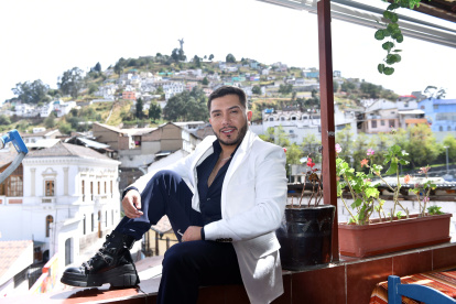 Junior Chávez alista dos proyectos para la televisión ecuatoriana, en los que combinará farándula con pódcats.