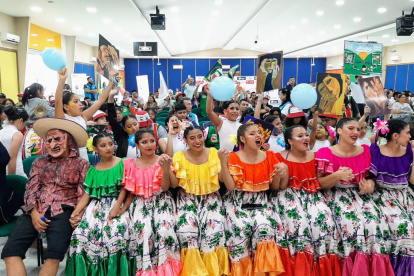 Los estudiantes mostraron sus habilidades en diferentes presentaciones artísticas.