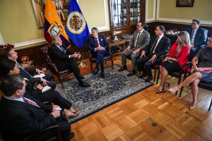 El presidente del Ecuador, Guillermo Lasso; y el secretario general de la OEA, Luis Almagro, durante una reunión en Washington, este lunes 25 de spetiembre.