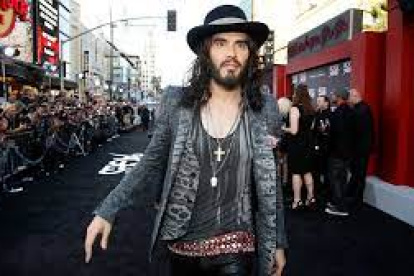Russell Brand niega las acusaciones y ha manifestado que las relaciones fueron consensuadas.