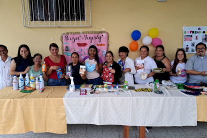 Guayaquil. Amas de casa presentan sus negocios.