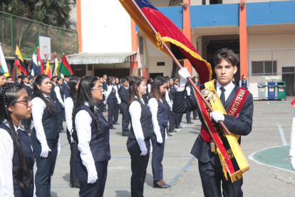 Sergio Andrés Sotomayor Guaranda es el abanderado de la Unidad Educativa José Domingo de Santistevan, por su excelencia académica.