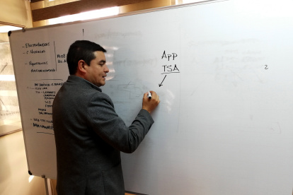 Juan Carlos Aguirre, catedrático