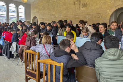 Éxodo. La ciudad armenia de Goris, a 250 kilómetros de Ereván, recibe miles de refugiados procedentes de Nagorno Karabaj.