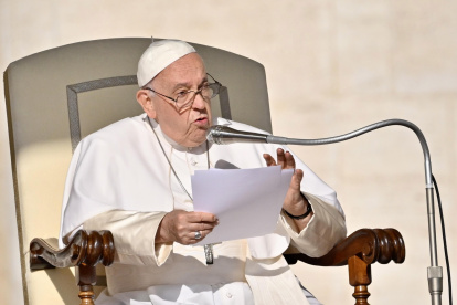 El papa Francisco celebra su audiencia general semanal en la Plaza de San Pedro, Ciudad del Vaticano, el 27 de septiembre de 2023.
