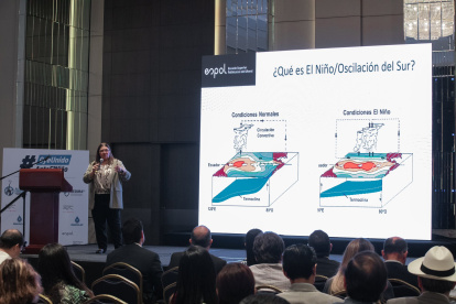 La doctora (PhD) en Oceanografía y Meteorología, María del Pilar Cornejo, durante su intervención en un foro sobre El Niño.