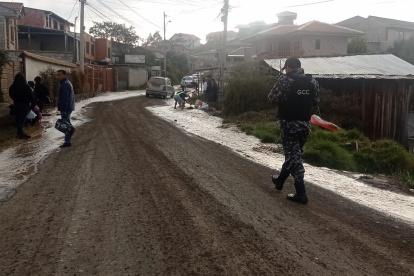 Deslizamientos de tierra generan preocupación en Rayoloma.