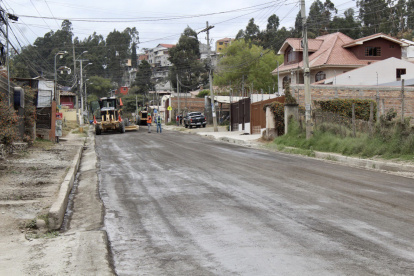 El Ministerio de Transporte y Obras Públicas realiza trabajos de pavimentación en el lugar.