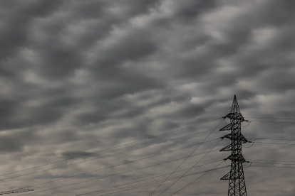 Imagen de archivo de nubes aborregadas en el cielo.