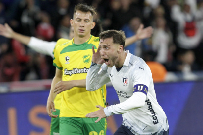 Lucas Piovi marcó el tercer gol, con el que Liga de Quito se impuso a Defensa y Justicia, en la ida de las semifinales de la Copa Sudamericana.