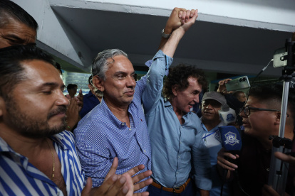 Jorge Bonnard (d) asumió la vicepresidencia de Emelec, tras ganar las elecciones presidenciales junto a José Pileggi.