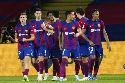 El equipo blaugrana celebró ayer el triunfo que lo deja puntero.