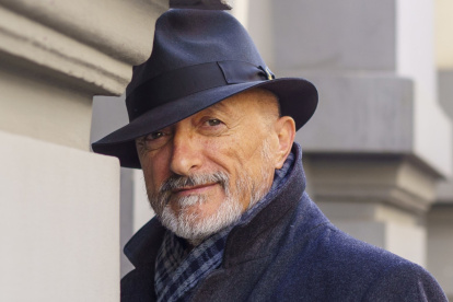 El escritor y columnista Arturo Perez Reverte es escritor, periodista y miembro de la Real Academia Española.