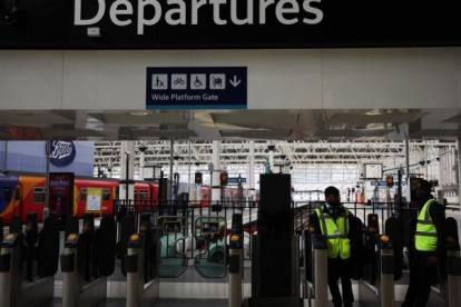 Una nueva jornada de huelga ha obligado este sábado a la suspensión de la mitad del servicio de trenes en el Reino Unido