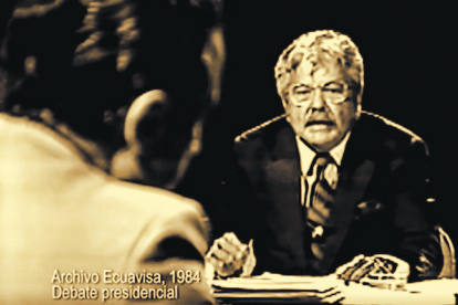 León Febres Cordero y Rodrigo Borja (de espaldas), durante el debate del 27 de abril de 1984.