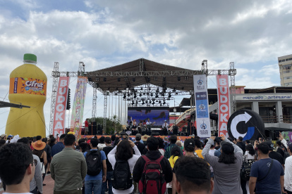 Los conciertos iniciaron con artistas locales cantando canciones de los animes más populares.