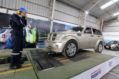 Los automotores debe superar la Revisión Vehicular para completar el proceso de matriculación.