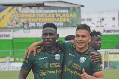 Coronel celebró con las cámaras la segunda del partido.