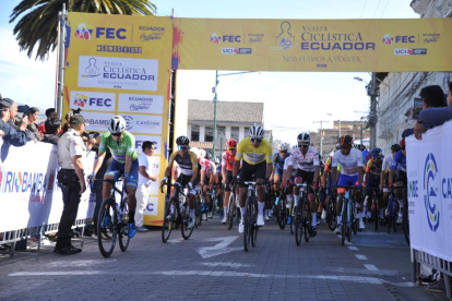 Chalapud (c), en una de las partidas de la prueba que tuvo 115 corredores.