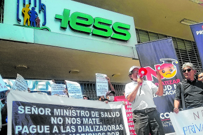 Acreedores. Los centros de diálisis son uno de los grupos de prestadores externos a los que les debe el IESS.