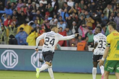 Liga de Quito se impuso por 3-0 a Defensa y Justicia en el estadio Rodrigo Paz.