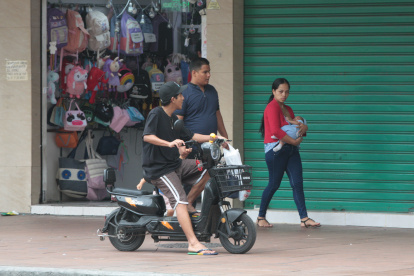 Las motos eléctricas circulan por cualquier lado