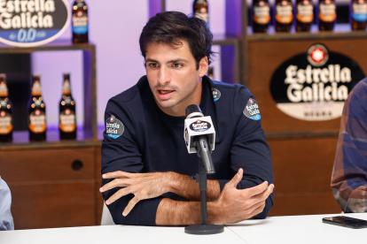 ainz  atendió a la prensa en un evento previo a lo que será el GP de Qatar, evento en donde el español espera el podio.