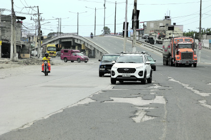 Uno de los tramos más deteriorados es por el puente que cruza la avenida Las Esclusas  más adelante la Juan Bosco.
