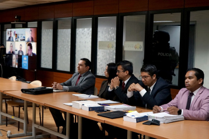 Diligencia. Defensores de los procesados durante la audiencia preparatoria de juicio que se realizó en la Corte.