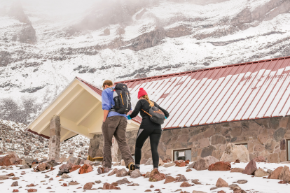 Referencia. La turista extranjera realizaba un recorrido turístico y sufrió una caída.