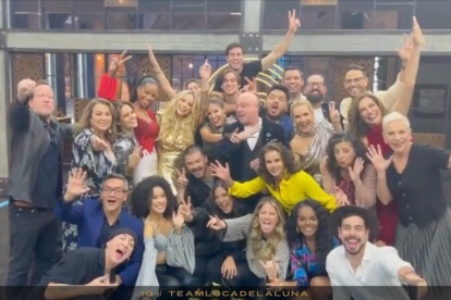 Las "celebridades" ecuatorianas están listas para compartir. Para la foto muestran sus mejores caras.