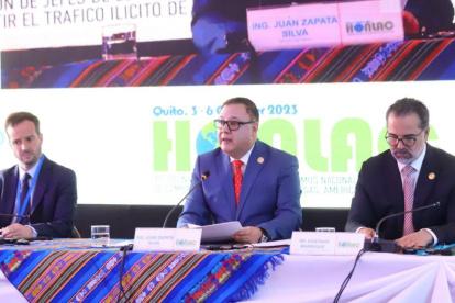 El canciller Gustavo Manrique (d) participó de la reunión para el combate del tráfico de drogas.