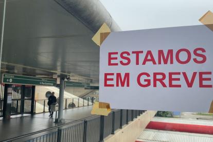 Los trabajadores del metro y el tren de São Paulo, la ciudad más poblada de Sudamérica, entraron este martes en huelga contra la agenda de privatizaciones del gobierno regional,