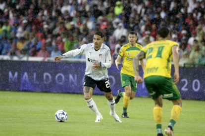 El ariete peruano Paolo Guerrero comandará la ofensiva de Liga de Quito en el campo de Defensa y Justicia.