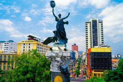 El 9 de octubre, Guayaquil conmemora su independencia con una serie de eventos que resaltan la historia y cultura de la ciudad.