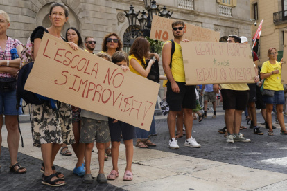 Unos 500 profesores se manifestaron en septiembre pasado en Barcelona, España.