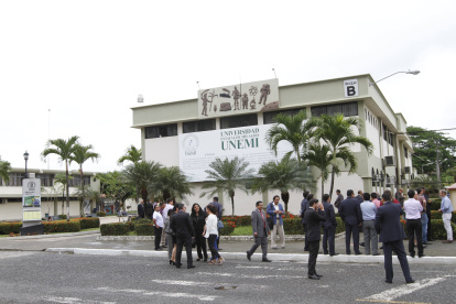 FACHADA DE LA UNIVERSIDAD DEL CANTÓN MILAGRO.
Comerciantes desalojados de la Bahía de la terminal de Milagro ocupan malecón. Un mercado de transferencia se construirá, situación actual del mismo. La Unemi de aniversario. Milagro. Recorrido 07 de febrero del 2018. AMELIA ANDRADE, Guayaquil-Ecuador, Agencia (ag-expreso).