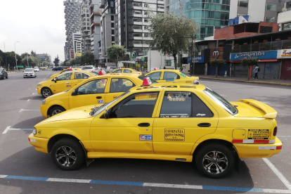 Acción. Pasadas las 08:00 en el lugar permanecían varias unidades que asistieron al plantón desde las 05:00.