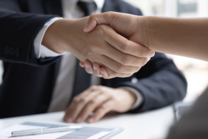 Los interesados ​​pueden registrarse en línea y postularse a vacantes de su interés, simplificando el proceso de búsqueda de empleo.