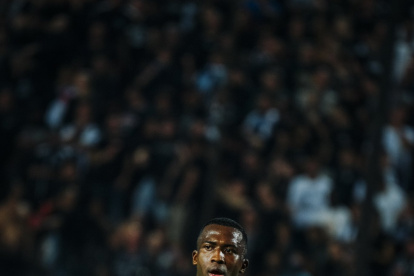 Con pocas acciones defensivas, Pacho tuvo un mal partido de visita.