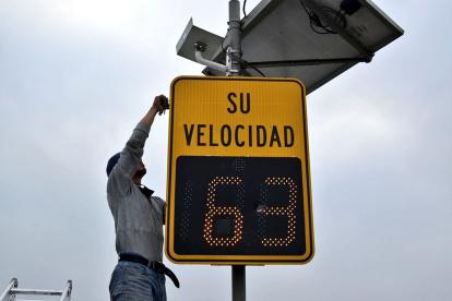 Dispositivo. Uno de los fotorradares instalados en varias zonas del país.
