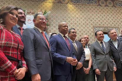 Eric Adams llega a Quito tras una breve visita a México.