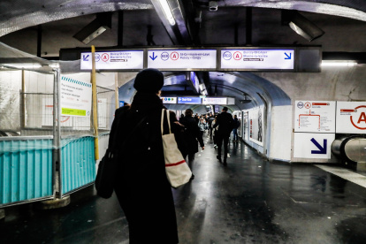 Reacción. El hallazgo de chinches en unidades de la línea 8 del metro de París ha obligado a una reunión urgente de sus autoridades para tratar el problema.