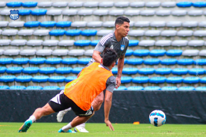 Luis Fernando León regresará a la titularidad de Emelec, para el duelo ante Cumbayá.