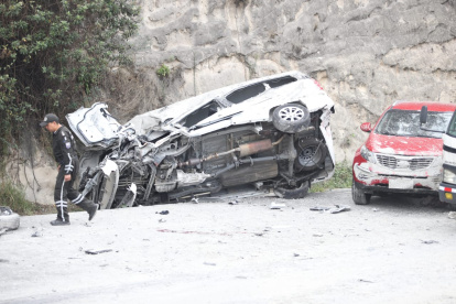 Imágenes del accidente en la avenida Simón Bolívar sector Guápulo.