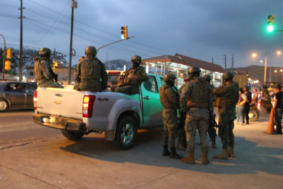 Militares ingresan a la cárcel del litoral por hechos violentos.